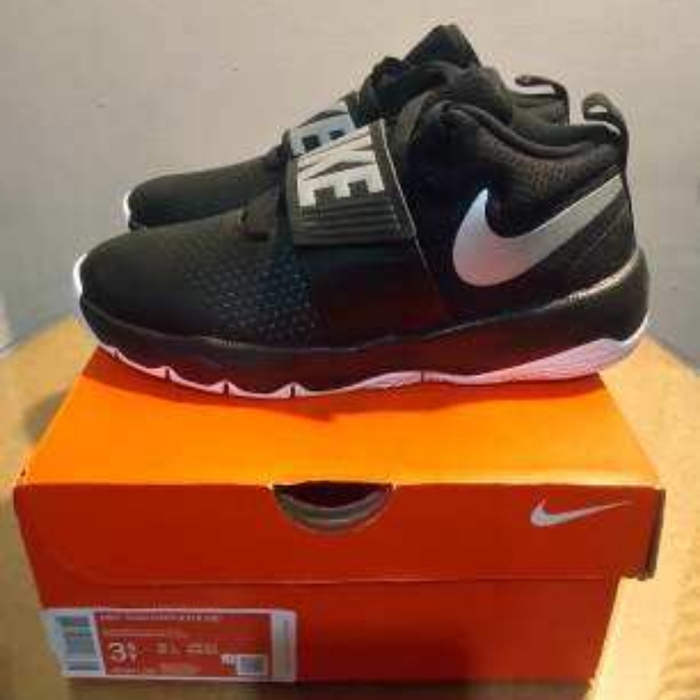 Kids Nike Sneakers - Picture 2 of 5